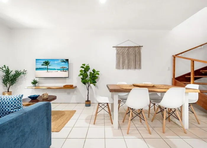 Сasa de vacaciones Pdm6 Newly Renovated Townhome Steps To The