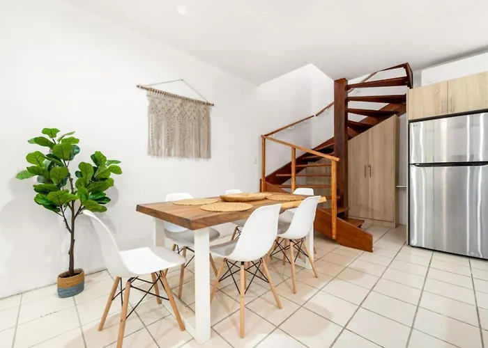 Сasa de vacaciones Pdm6 Newly Renovated Townhome Steps To The